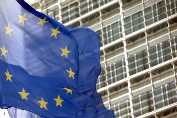 Bandera de la UE frente a la Comisión Europea